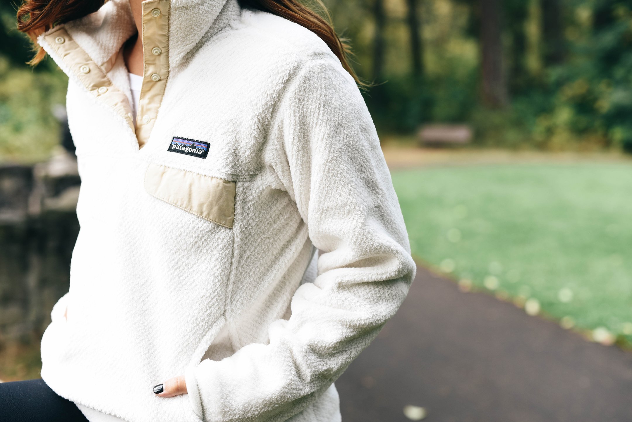 crystalin-marie-wearing-patagonia-re-tool-snap-pullover-in-raw-linen