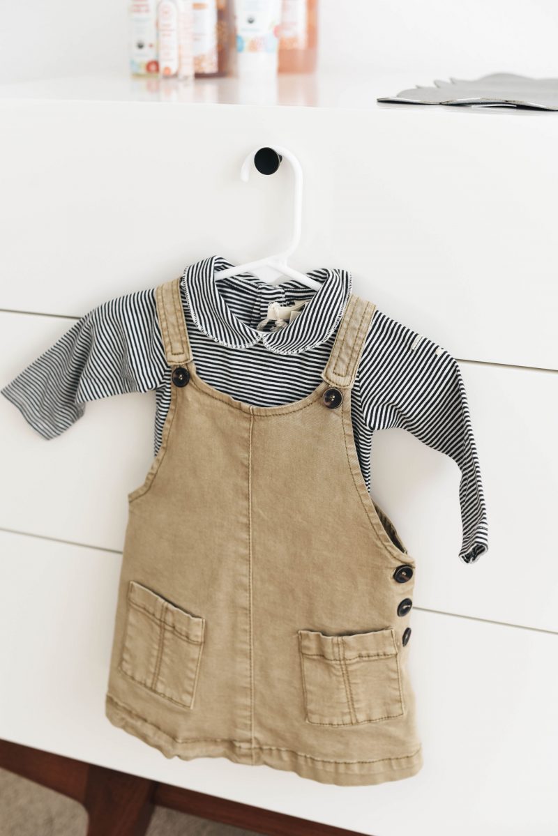 Neutral baby clothes for a girl