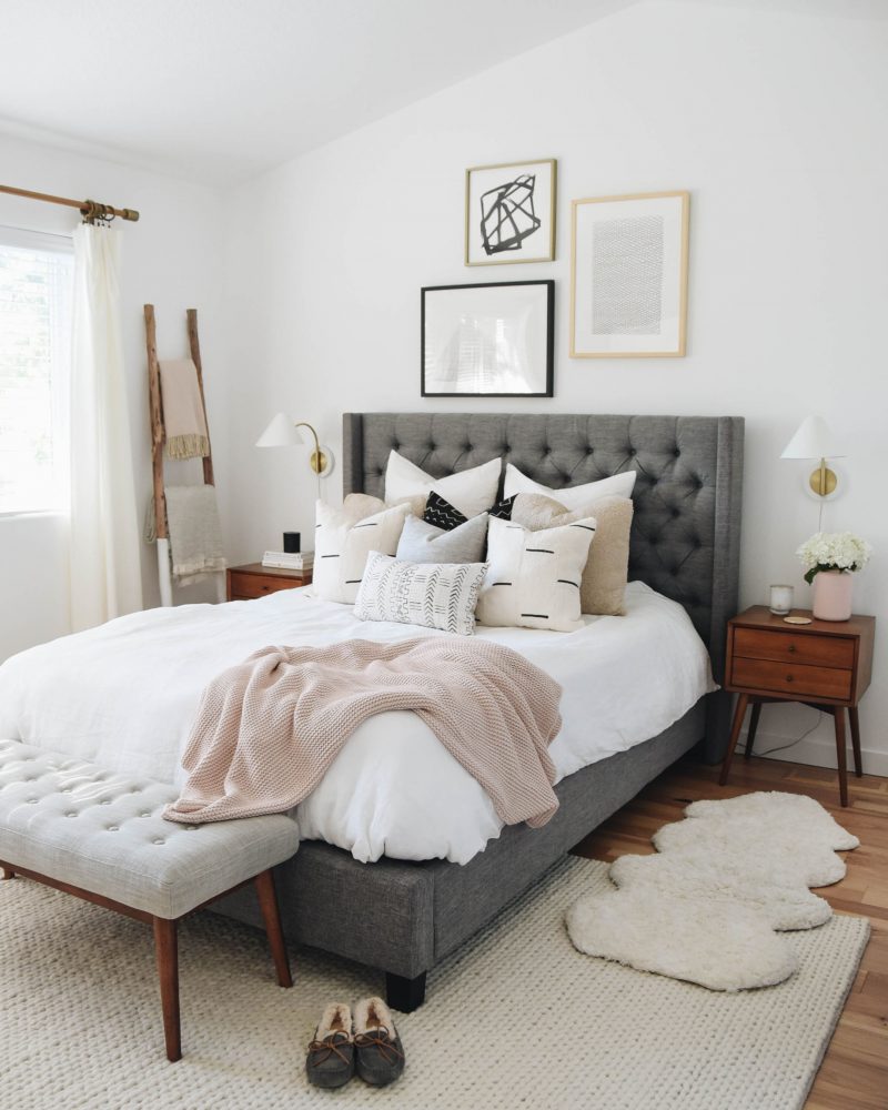 gray Upholstered bed
